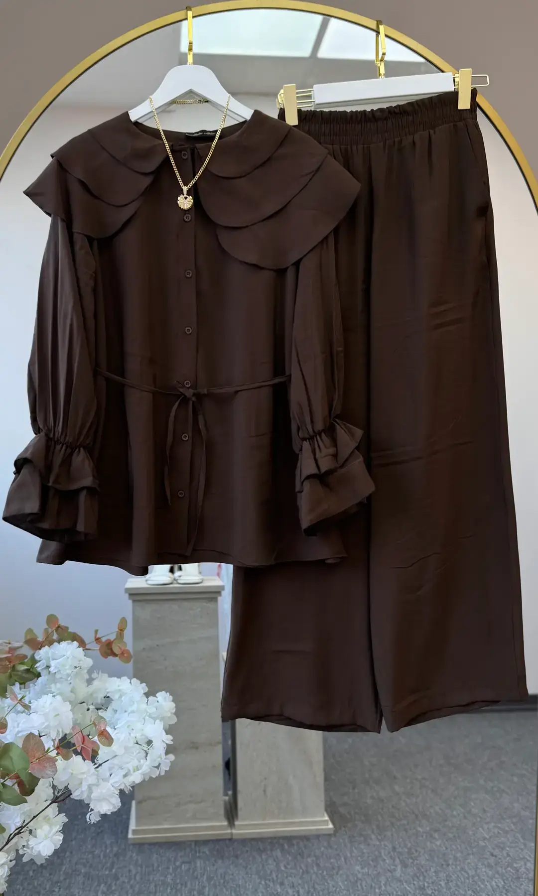 طقم فيونا بياقة دائرية مودال - بني