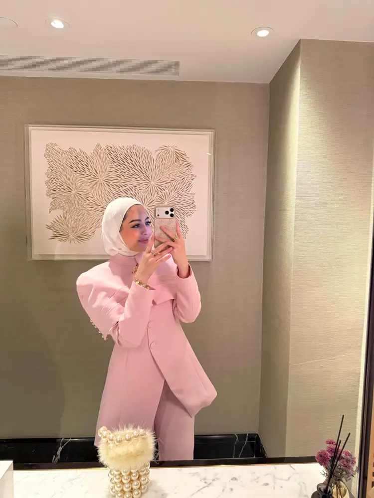 طقم بارلا بجاكيت وأزرار ذهبية
