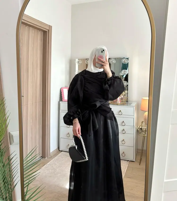 فستان بيلا من قماش الأورغنزا