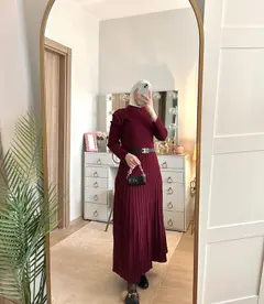 فستان تريكو بكسرات من الأسفل