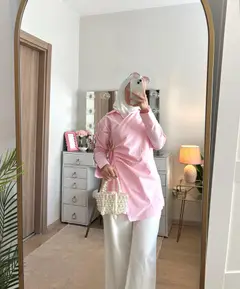 قميص بربط جانبي وتفاصيل ذهبية
