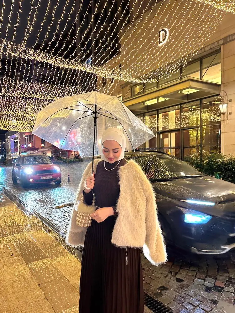 فستان تريكو بتنورة بليسيه