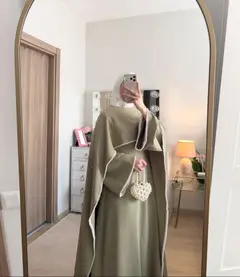 فستان Swan بتفاصيل اللؤلؤ