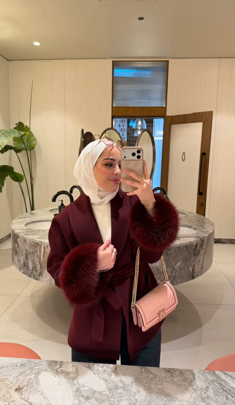 جاكيت أصلي بتفاصيل أكمام من الفرو