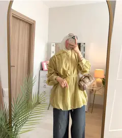 جاكيت بتفاصيل أزرار ذهبية