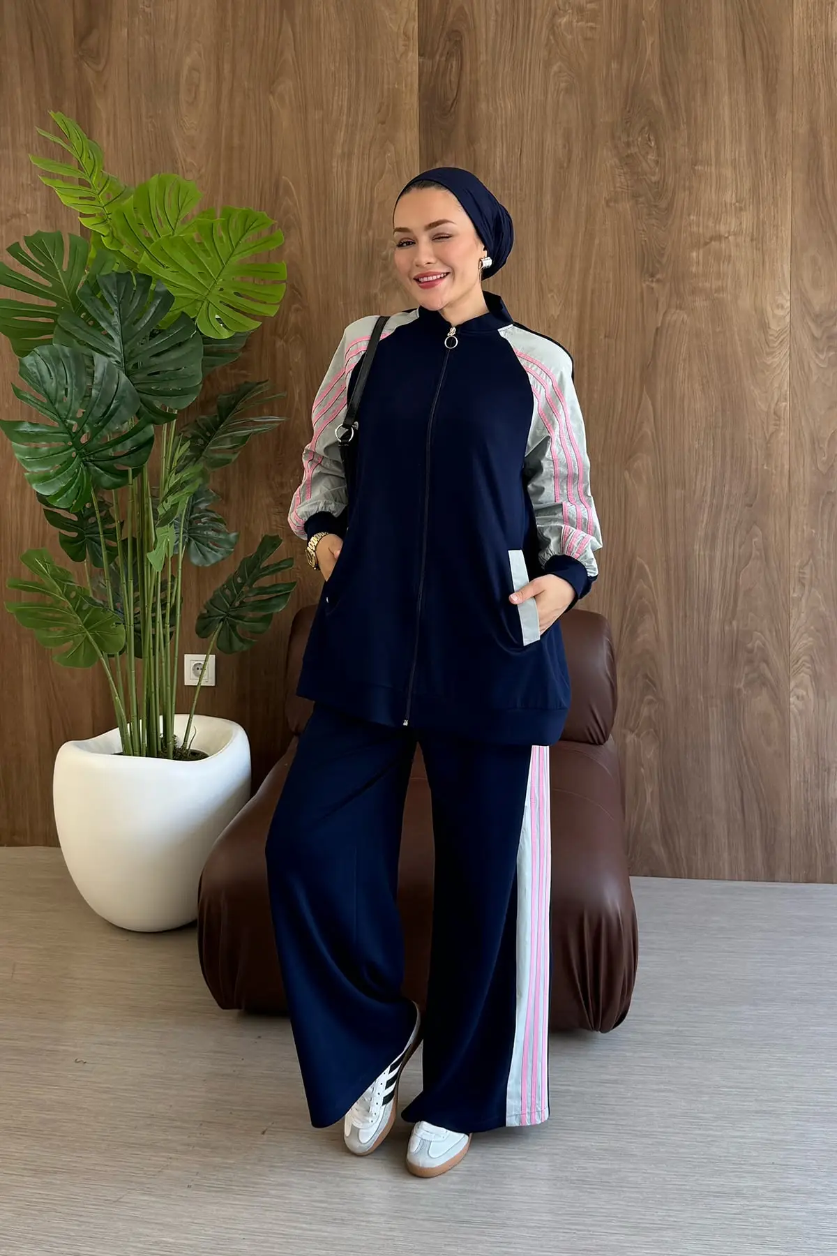 طقم رياضي مقلم