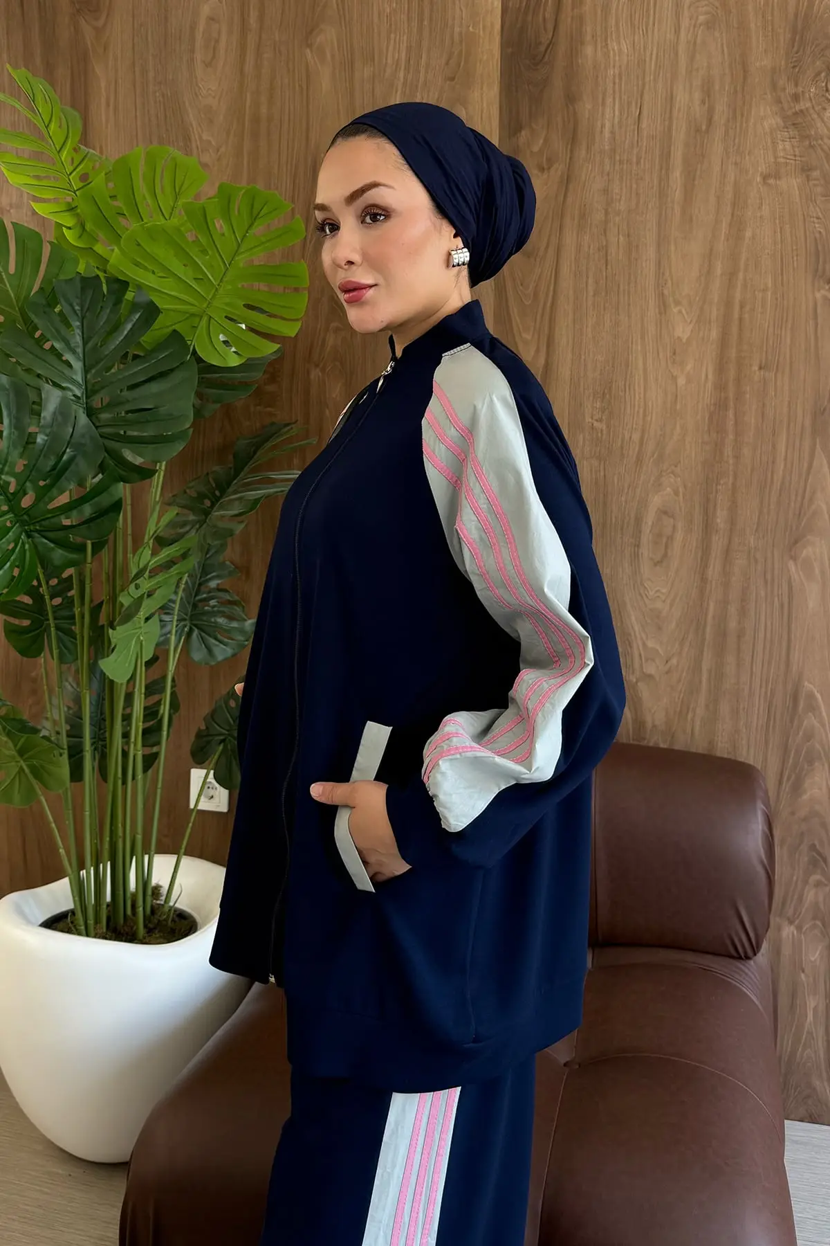 طقم رياضي مقلم