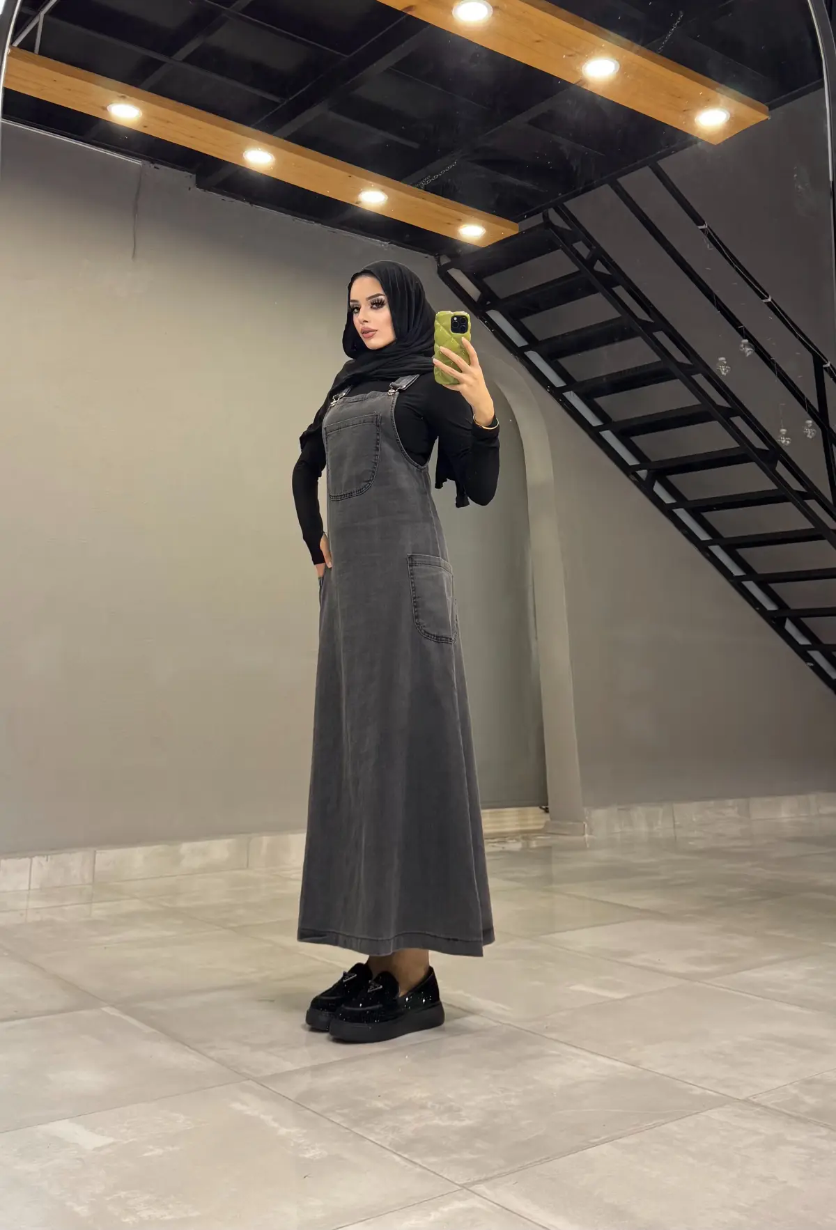 جينز بقصة سلوبيت